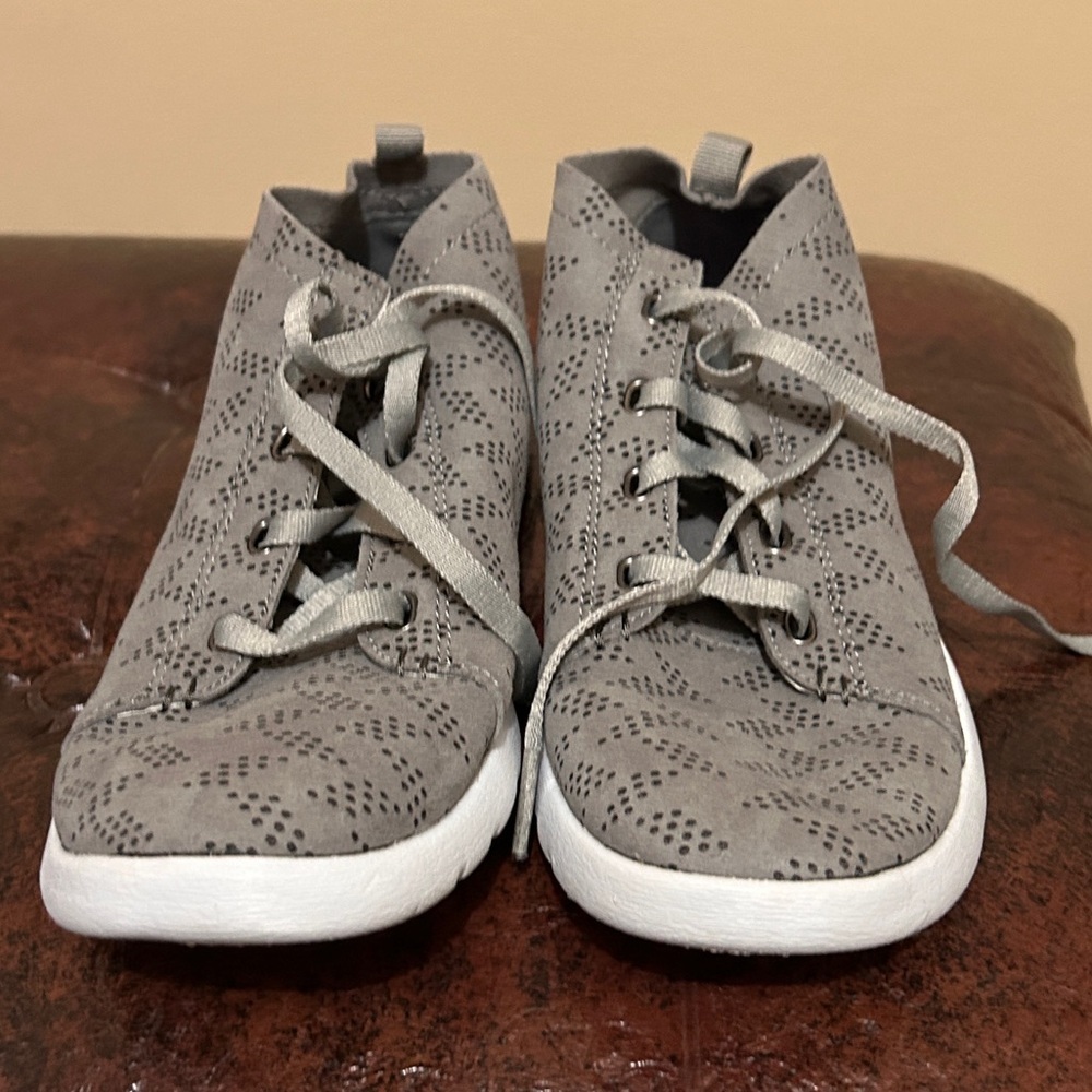 BEARPAW Gracie Lace-Up Sneakers Microsuede size 6 - Picture 3 of 8